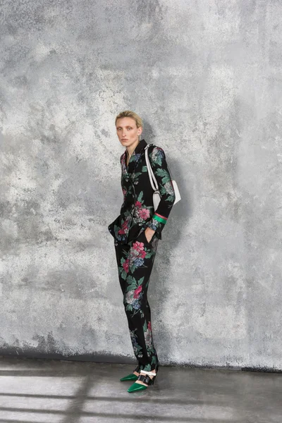 Look 10